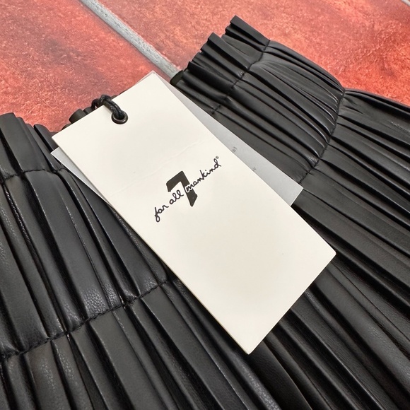 NWT 7 For All Mankind Black Faux Leather Pleated Elastic Skirt Size XS - Picture 2 of 7